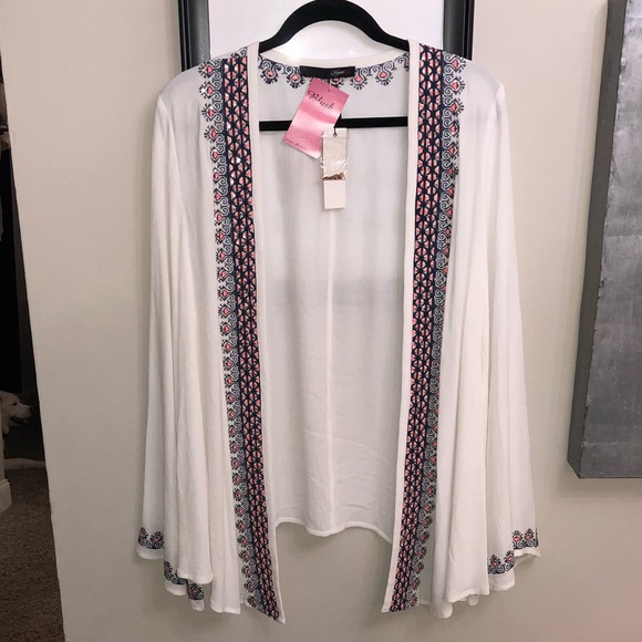 Jackets & Blazers - pretty white kimono jacket